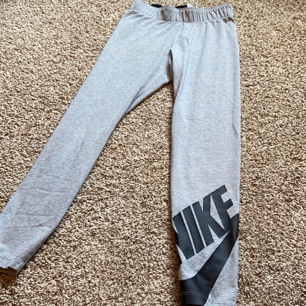 Grey Nike leggings
